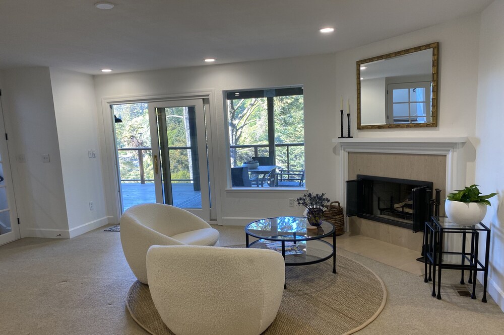Retreat in the trees on a beautiful trailhead. Ideal for a family near Berkeley.