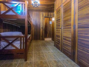 8 chambres, Wi-Fi, draps fournis