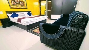 4 室のベッドルーム、セーフティボックス (室内)、アイロン / アイロン台、WiFi (無料)