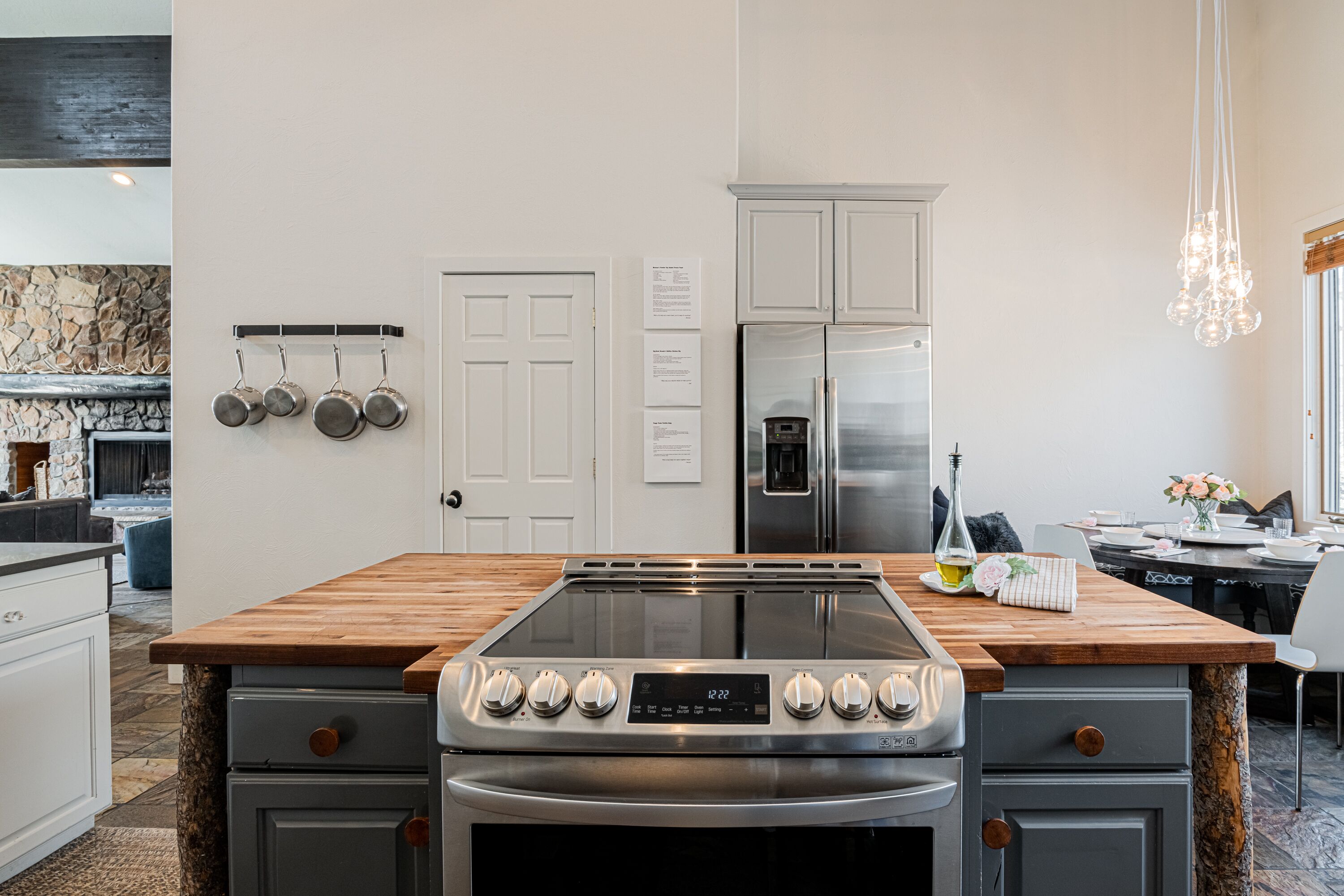 Lower Deer Valley with Amazing Views, Private Hot Tub, Walk to Old Town