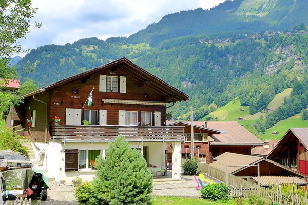 Pflanze, Himmel, Wolke, Berg, Gebäude, Eigentum, Fenster, Natur, Haus, Natürliche Landschaft