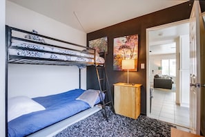 3 Schlafzimmer, Schreibtisch, Bügeleisen/Bügelbrett, kostenloses WLAN