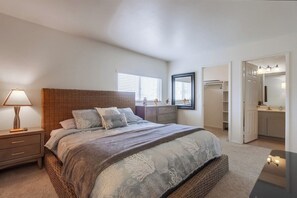 3 camere, una scrivania, ferro/asse da stiro, Wi-Fi