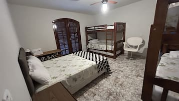 6 bedrooms, free WiFi, bed sheets