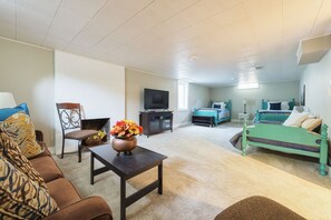3 habitaciones, escritorio, tabla de planchar con plancha y wifi gratis