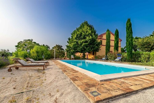 Beautiful private villa for 12 guests with WIFI, private pool, TV and panoramic view
