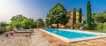 Beautiful private villa for 12 guests with WIFI, private pool, TV and panoramic view