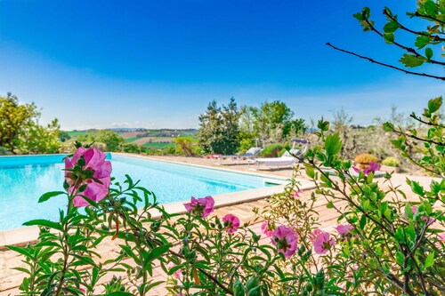 Beautiful private villa for 12 guests with WIFI, private pool, TV and panoramic view