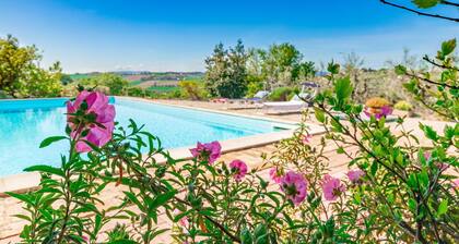 Beautiful private villa for 12 guests with WIFI, private pool, TV and panoramic view