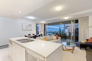 Apartment, 3 Bedrooms, 2 Bathrooms, River View | Private kitchen | Fridge, microwave, oven, stovetop