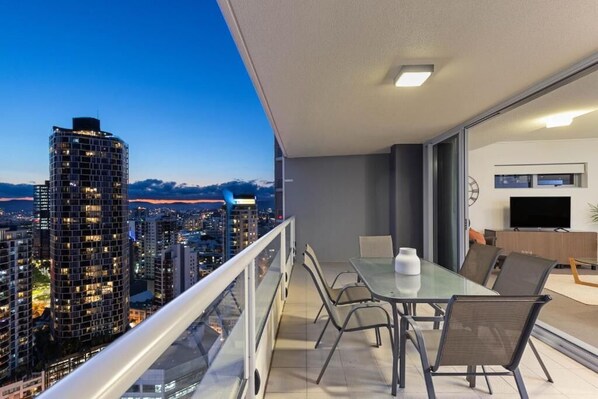 Apartment, 3 Bedrooms, 2 Bathrooms, River View | Balcony