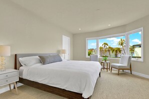 3 bedrooms, iron/ironing board, free WiFi, bed sheets - Unique Lido Isle Living - walking distance to the bay & beach! (Newport Beach)