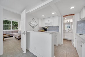 冰箱、微波炉、烤箱、炉灶