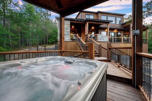 Tina de hidromasaje al aire libre