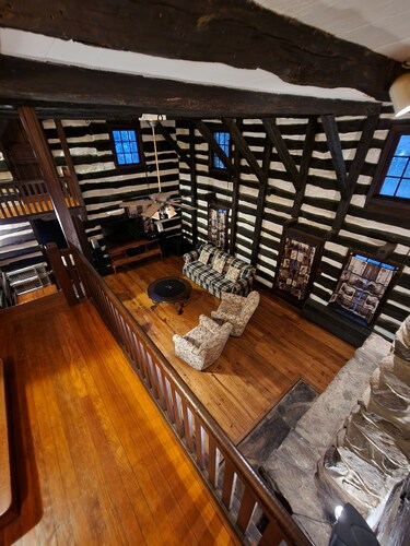 1798 historic log cabin and 3 acres in Gettysburg you can rent privately.