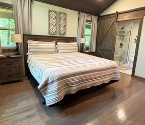 2 bedrooms, iron/ironing board, travel cot, free WiFi