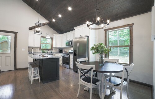 Fall Escape to the Mountains of Murphy, NC Cabin with a Hot Tub and Fire Pit