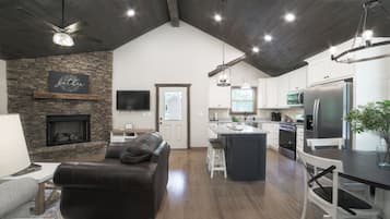 Smart TV, fireplace