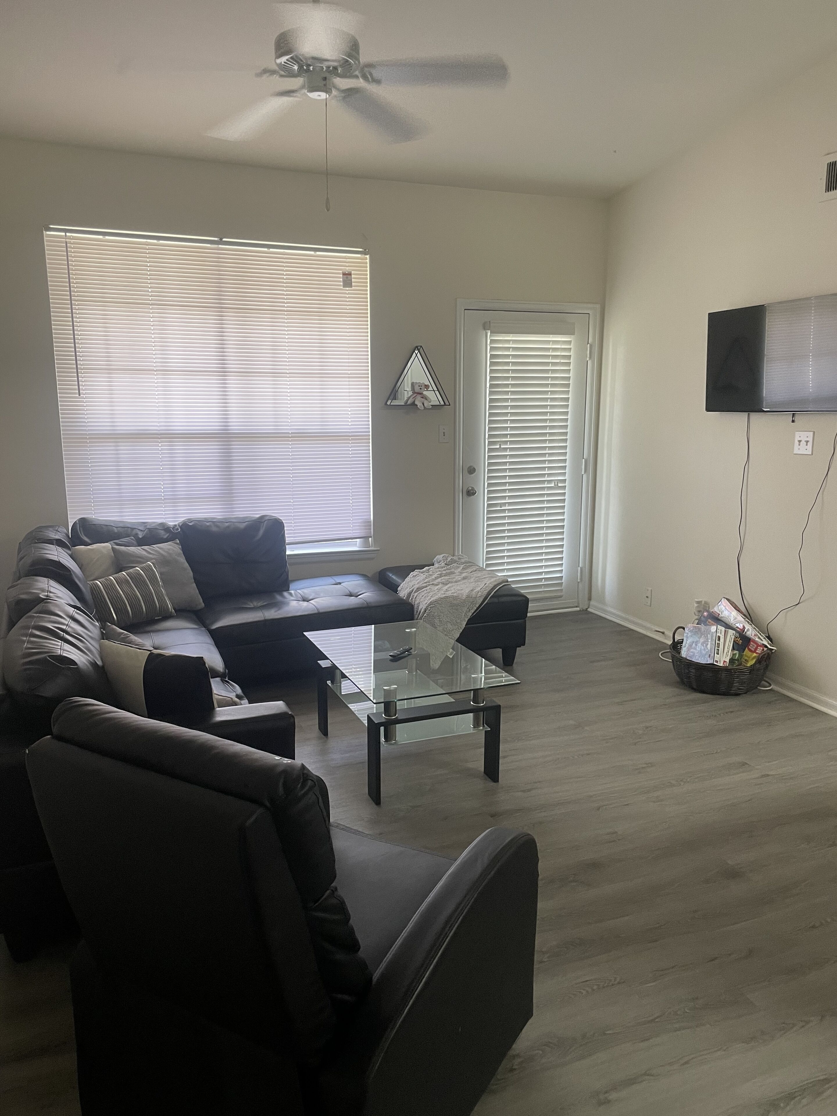 Cozy getaway minutes from the beach!