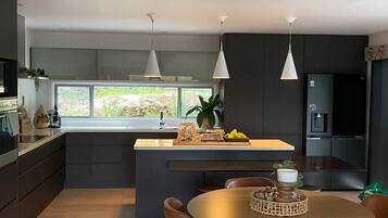 Refrigerador, microondas, horno, lavavajillas