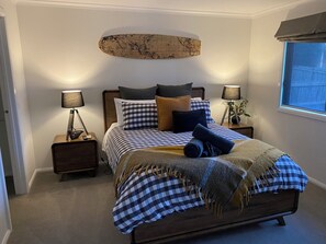 3 slaapkamers, een strijkplank/strijkijzer, gratis wifi, beddengoed
