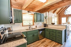 Fridge, microwave, oven, stovetop - Whatever Floats Your Boat! Norris Lake Waterfront w/ Private Dock Sleeps 15 (Speedwell)