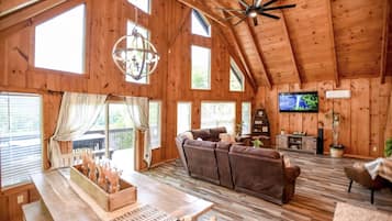 TV connectée, table de tennis de table, livres