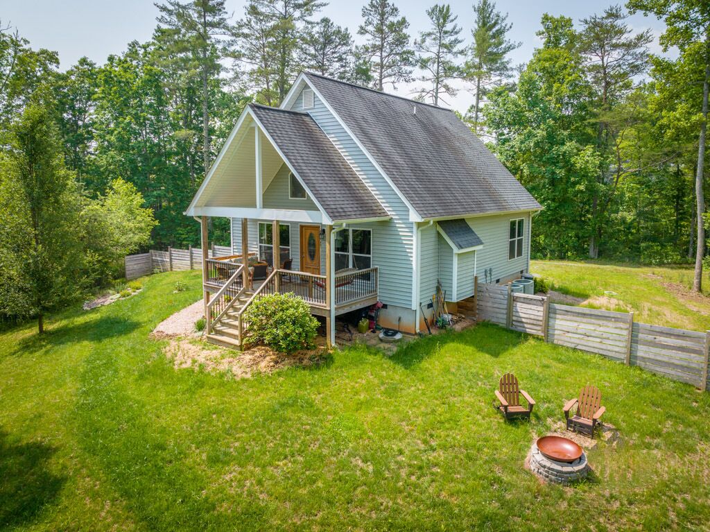 Cottontail Trail: Peaceful Weaverville Sanctuary, 20 min from AVL and pet freindly!