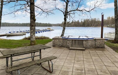 Nice home in Jälluntofta with sauna