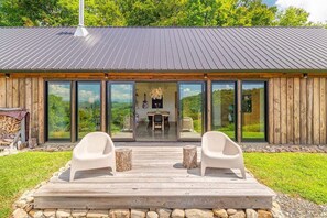 Outdoor dining - Morgan Branch Cabin | Modern Mountain Cabin with Panoramic Views Near Asheville (Marshall)