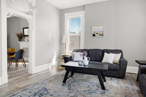 Cozy Historic WashMo home