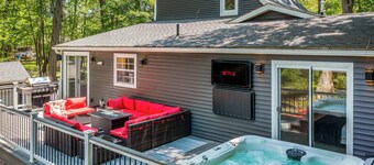 Beautiful House, Dogs ok! in WLE! Walk to the pool!