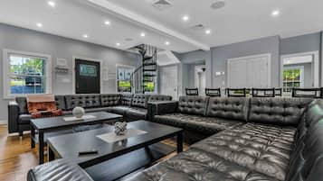 TV connectée, cheminée, jeux vidéo