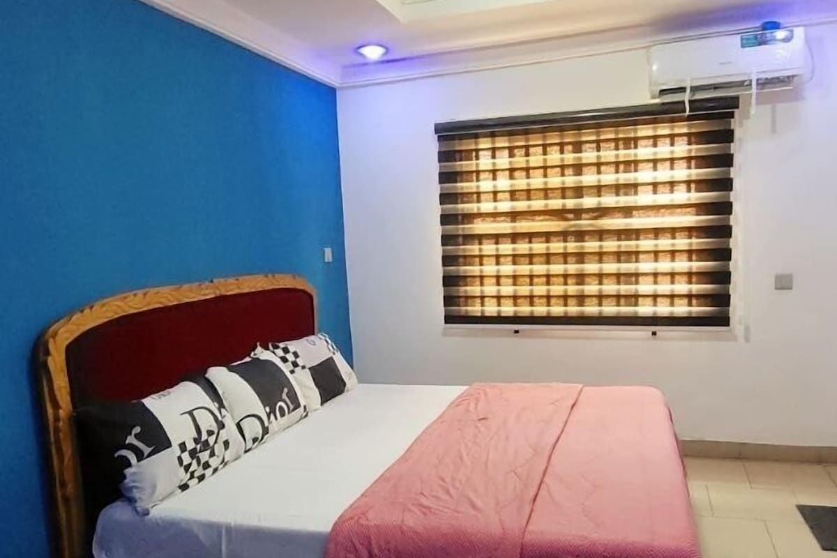 Iron/ironing board (on request), bed sheets