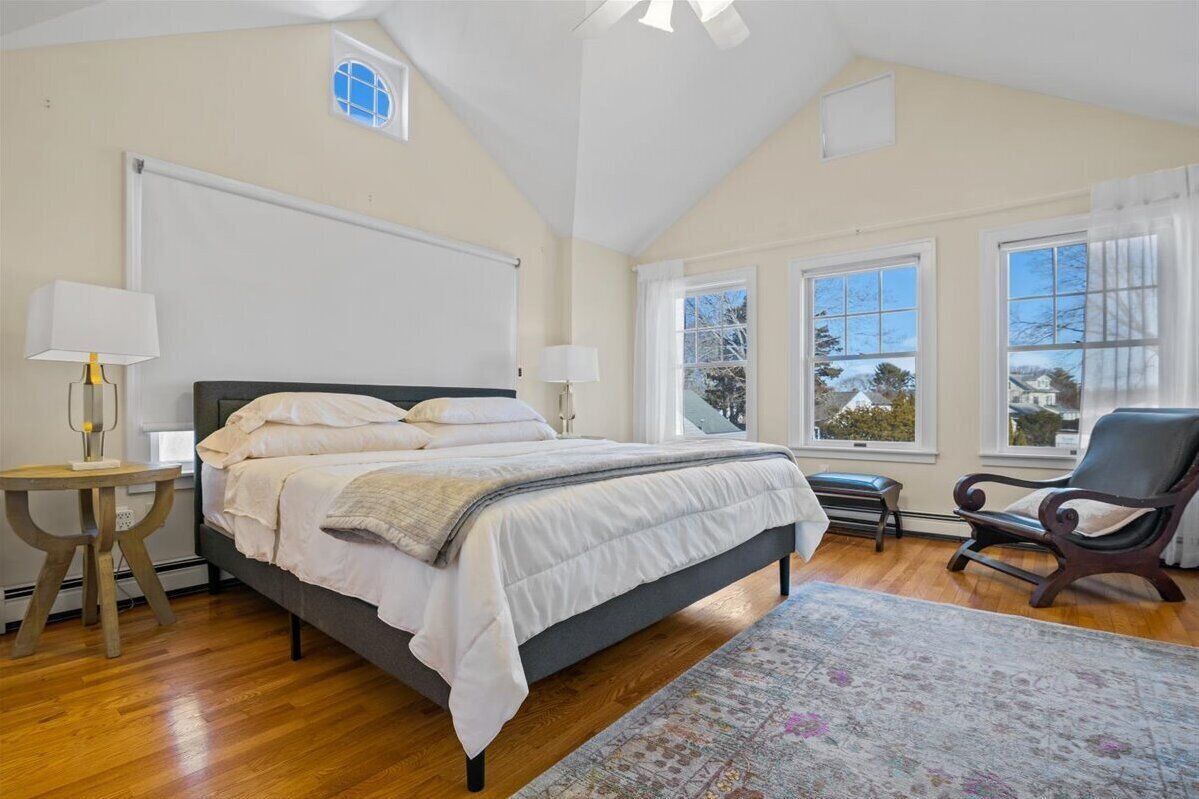 Well-appointed beach area home with pool & guest house!