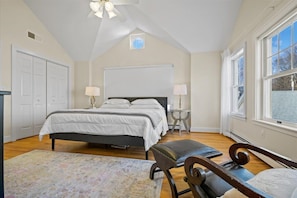 5 bedrooms, desk, iron/ironing board, travel crib