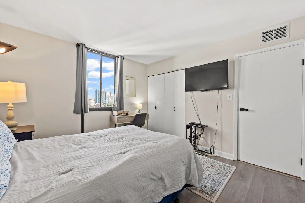 Spacious 3 bed, 2 bath - Holiday Towers unit 606