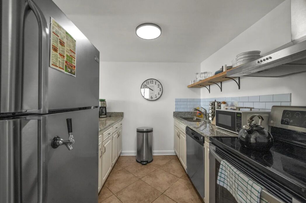 Spacious 3 bed, 2 bath - Holiday Towers unit 606