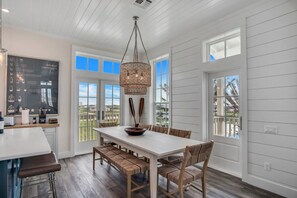 Dining - Shared Heated Pool, Golf Cart Boardwalk to Beach (Port Aransas)