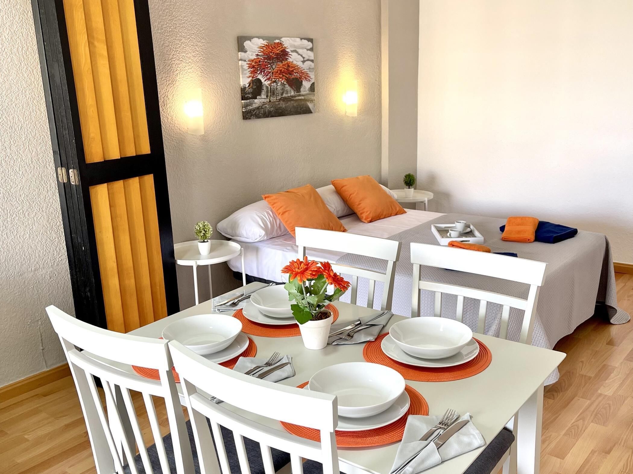 1 dormitorio, tabla de planchar con plancha, wifi y ropa de cama