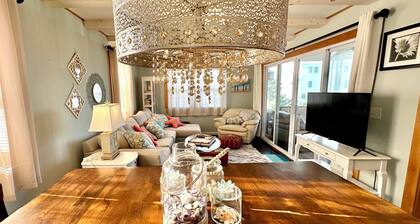 3 Bedroom/Dog friendly/direct ocean views!