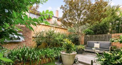 Cremorne - BARIS - Bariston Avenue - Spacious 3BR Townhouse with Garden Near Cremorne Harbourside Parks