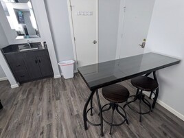 Luxury Room | In-room dining