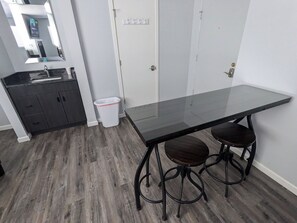 Luxury Room | In-room dining - Majestic Rockies Motel (Sandy)