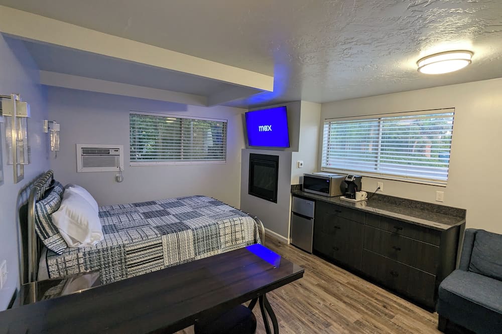 Majestic Rockies Motel