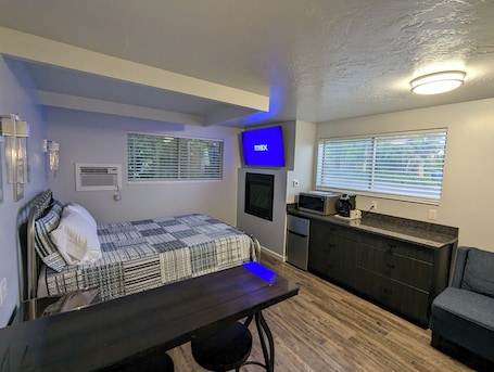 1 habitación, decoración personalizada y muebles diferentes