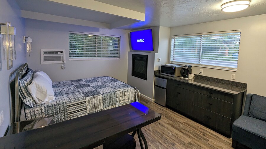 Majestic Rockies Motel