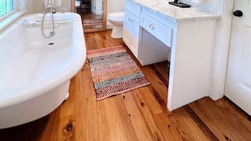 Towels, soap, shampoo, toilet paper