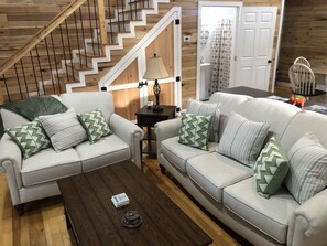 Smart TV - New Rustic Home Near State Dock (Jamestown)