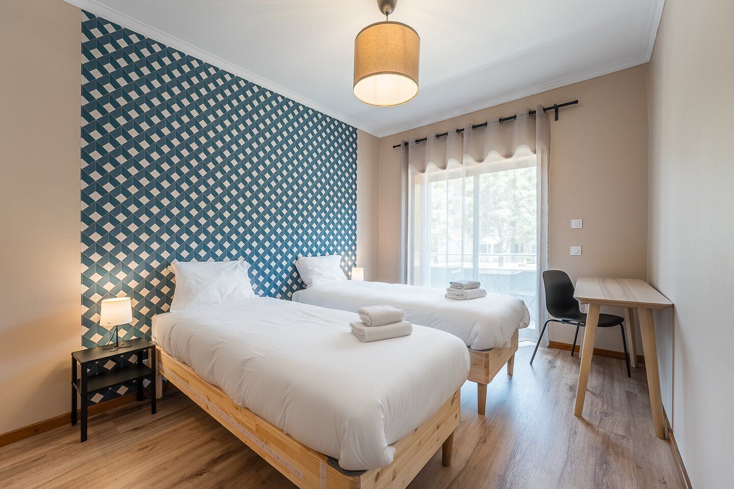 2 bedrooms, desk, iron/ironing board, internet